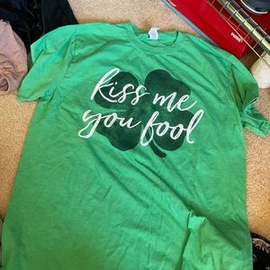 Green t shirt Kiss me you fool tee large st. Patrick’s day